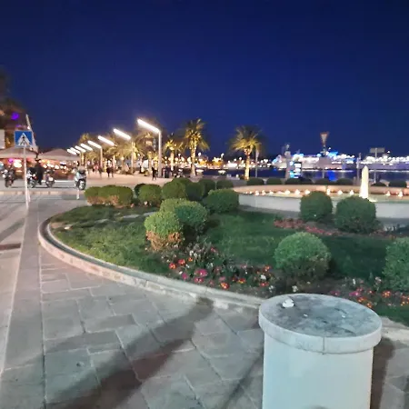 Famous Promenade Riva شقة *