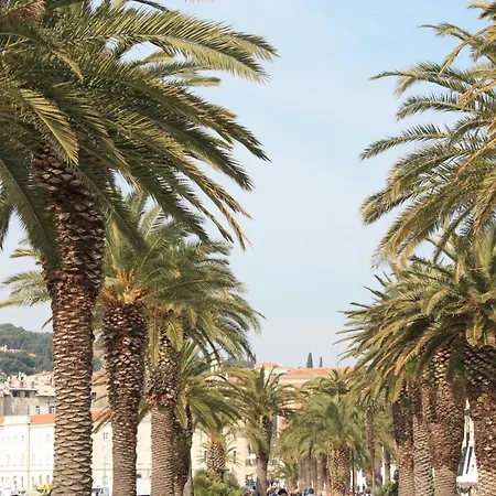 Famous Promenade Riva Apartment *
