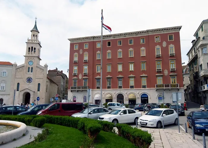 Famous Promenade Riva ספליט